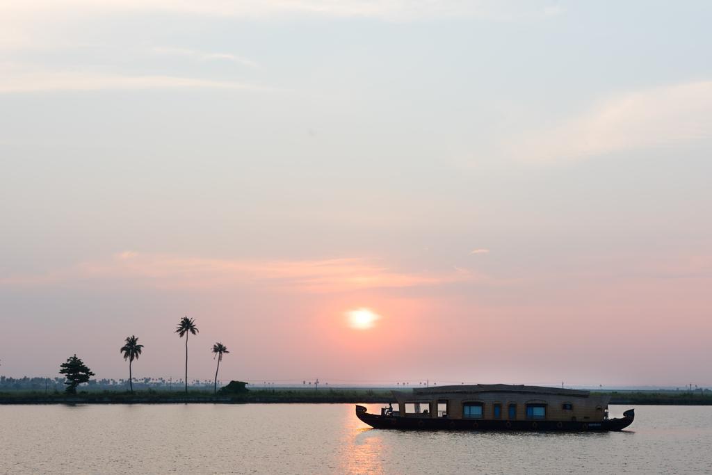 Xandari Riverscapes Alappuzha Экстерьер фото